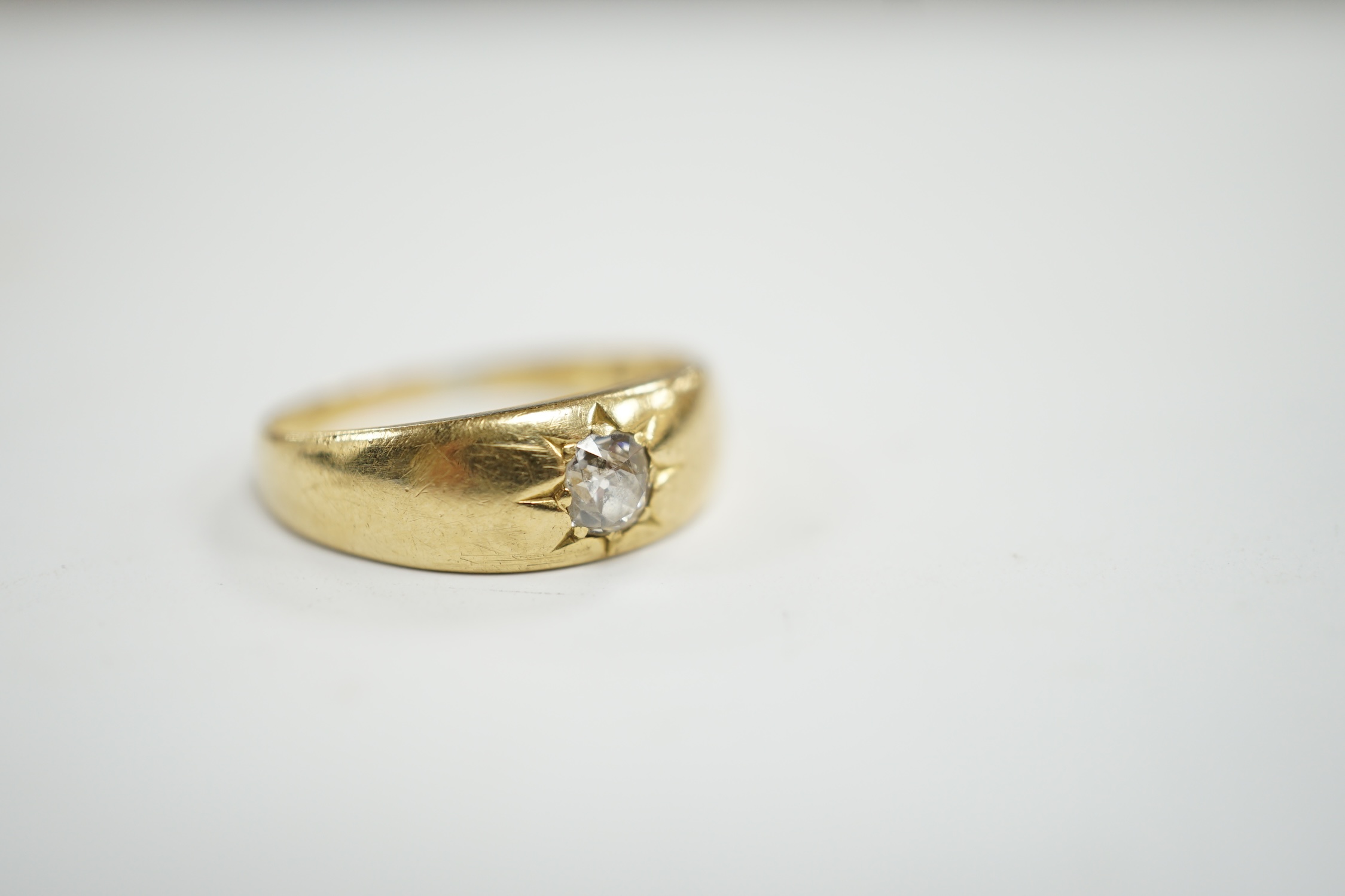 An 18ct gold and gypsy set solitaire diamond ring, size P/Q, gross weight 5 grams.